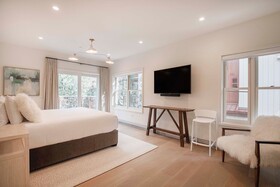 Auberge Residences at Element 52