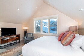 Auberge Residences at Element 52