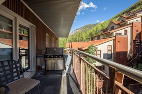 Auberge Residences at Element 52
