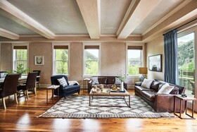 Auberge Residences at Element 52