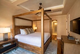Auberge Residences at Element 52