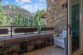Auberge Residences at Element 52