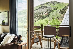 Auberge Residences at Element 52