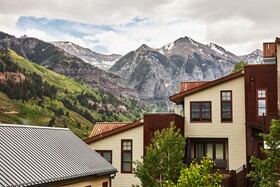 Auberge Residences at Element 52
