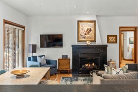 Auberge Residences at Element 52