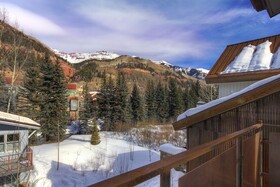 Auberge Residences at Element 52