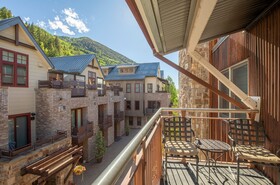 Auberge Residences at Element 52