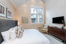 Auberge Residences at Element 52