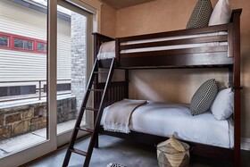 Auberge Residences at Element 52