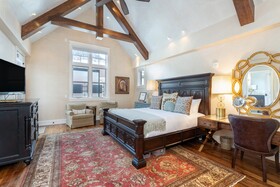 Auberge Residences at Element 52