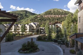 Auberge Residences at Element 52