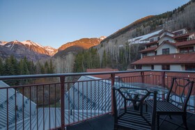 Auberge Residences at Element 52