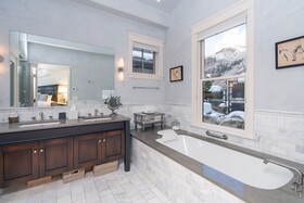 Auberge Residences at Element 52
