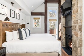 Auberge Residences at Element 52