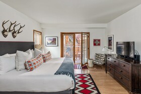 Auberge Residences at Element 52