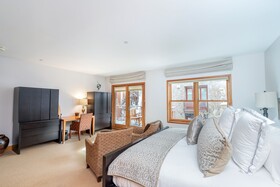 Auberge Residences at Element 52