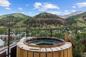 Auberge Residences at Element 52