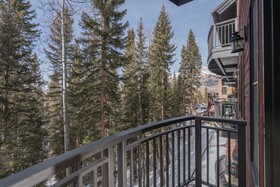 Bear Creek Lodge