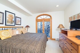 Bear Creek Lodge