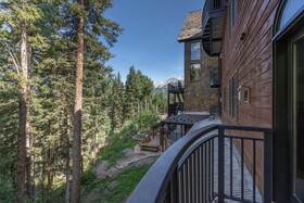 Bear Creek Lodge