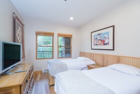 Bear Creek Lodge