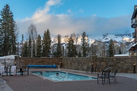 Bear Creek Lodge