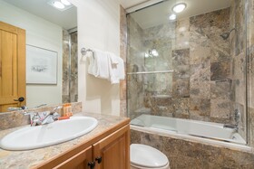 Bear Creek Lodge