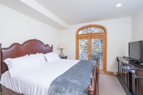 Bear Creek Lodge