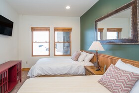 Bear Creek Lodge