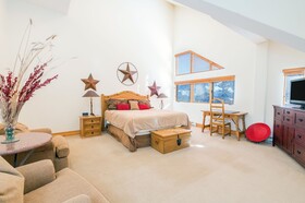 Bear Creek Lodge