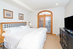 Bear Creek Lodge