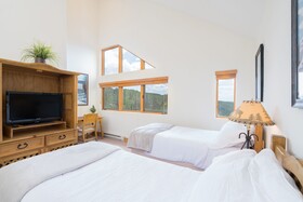 Bear Creek Lodge