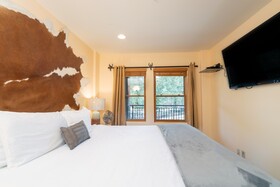 Bear Creek Lodge