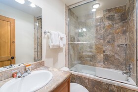 Bear Creek Lodge