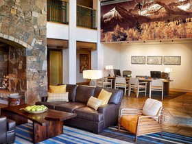 Fairmont Heritage Place, Franz Klammer Lodge
