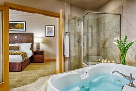 Fairmont Heritage Place, Franz Klammer Lodge