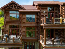 Townhome on the Creek 135 by Avantstay