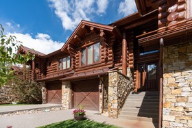 Townhome on the Creek 135 by Avantstay