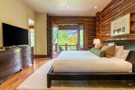 Townhome on the Creek 135 by Avantstay
