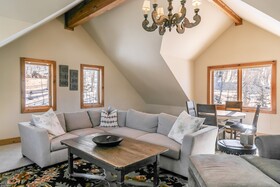 Wapiti Mountain Escape