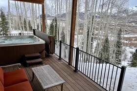 Wapiti Mountain Escape