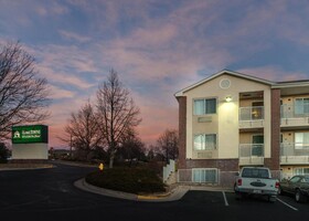 HomeTowne Studios Denver - Thornton