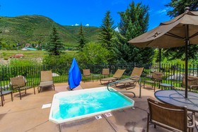 Aspen at Streamside