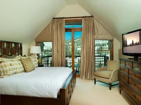 Ritz-Carlton Residences by Legendary Lodging
