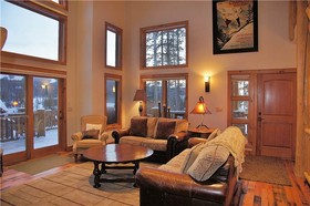 Dreamcatcher South 190 5 Br townhouse by RedAwning