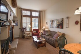 Zephyr Mountain Lodge