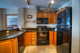 Zephyr Mountain Lodge