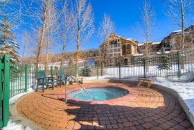 Zephyr Mountain Lodge