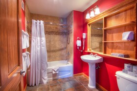 Zephyr Mountain Lodge