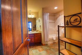 Zephyr Mountain Lodge
